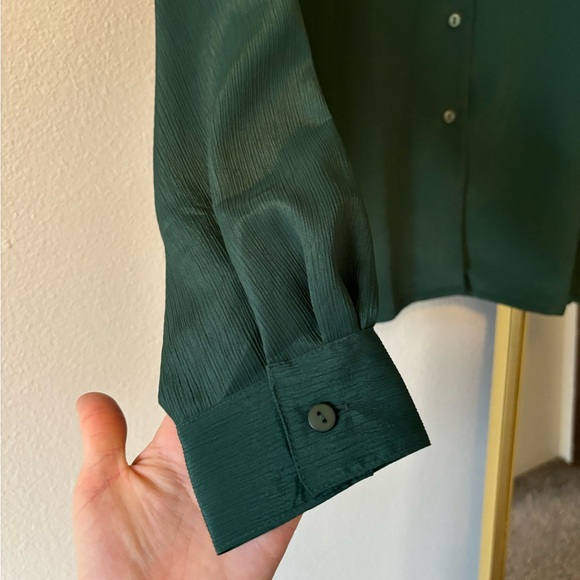 Green silky type top - Picture 5 of 5